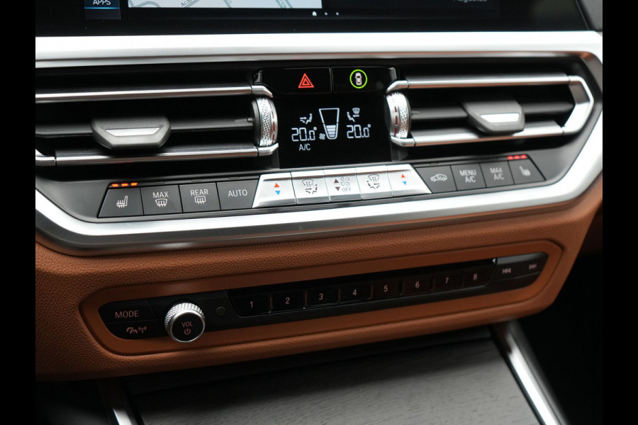 BMW 3 Serie Touring 330e M Sport Plug in Hybrid 293pk Dealer O.H PHEV | Trekhaak Af Fabriek | Laser LED | Head Up | Adaptive Cruise | Apple Carplay | Keyless | Lederen Sportstoelen Verwarmd | Camera | Virtual | Navigatie | DAB | 19"L.M |