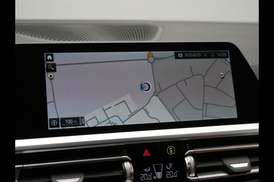 BMW 3 Serie Touring 330e M Sport Plug in Hybrid 293pk Dealer O.H PHEV | Trekhaak Af Fabriek | Laser LED | Head Up | Adaptive Cruise | Apple Carplay | Keyless | Lederen Sportstoelen Verwarmd | Camera | Virtual | Navigatie | DAB | 19"L.M |