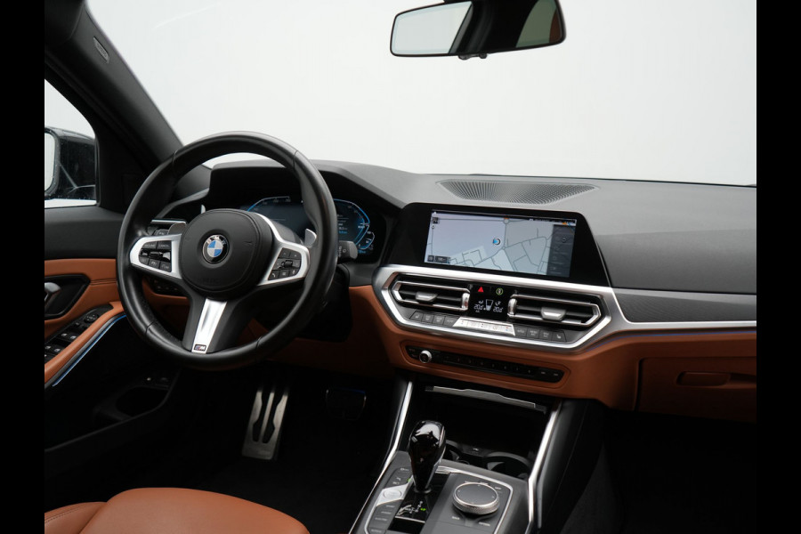 BMW 3 Serie Touring 330e M Sport Plug in Hybrid 293pk Dealer O.H PHEV | Trekhaak Af Fabriek | Laser LED | Head Up | Adaptive Cruise | Apple Carplay | Keyless | Lederen Sportstoelen Verwarmd | Camera | Virtual | Navigatie | DAB | 19"L.M |