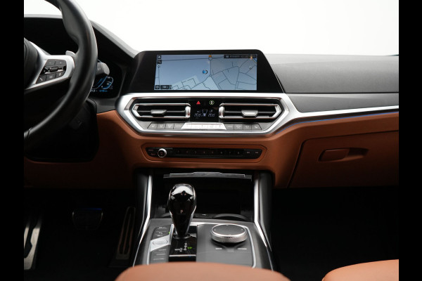 BMW 3 Serie Touring 330e M Sport Plug in Hybrid 293pk Dealer O.H PHEV | Trekhaak Af Fabriek | Laser LED | Head Up | Adaptive Cruise | Apple Carplay | Keyless | Lederen Sportstoelen Verwarmd | Camera | Virtual | Navigatie | DAB | 19"L.M |