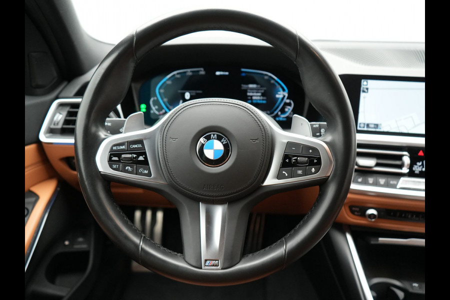 BMW 3 Serie Touring 330e M Sport Plug in Hybrid 293pk Dealer O.H PHEV | Trekhaak Af Fabriek | Laser LED | Head Up | Adaptive Cruise | Apple Carplay | Keyless | Lederen Sportstoelen Verwarmd | Camera | Virtual | Navigatie | DAB | 19"L.M |