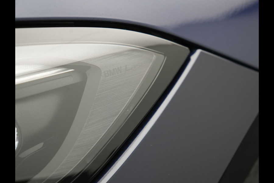 BMW 3 Serie Touring 330e M Sport Plug in Hybrid 293pk Dealer O.H PHEV | Trekhaak Af Fabriek | Laser LED | Head Up | Adaptive Cruise | Apple Carplay | Keyless | Lederen Sportstoelen Verwarmd | Camera | Virtual | Navigatie | DAB | 19"L.M |