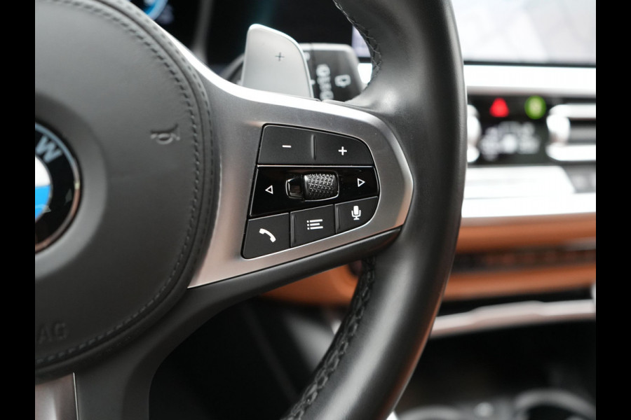 BMW 3 Serie Touring 330e M Sport Plug in Hybrid 293pk Dealer O.H PHEV | Trekhaak Af Fabriek | Laser LED | Head Up | Adaptive Cruise | Apple Carplay | Keyless | Lederen Sportstoelen Verwarmd | Camera | Virtual | Navigatie | DAB | 19"L.M |