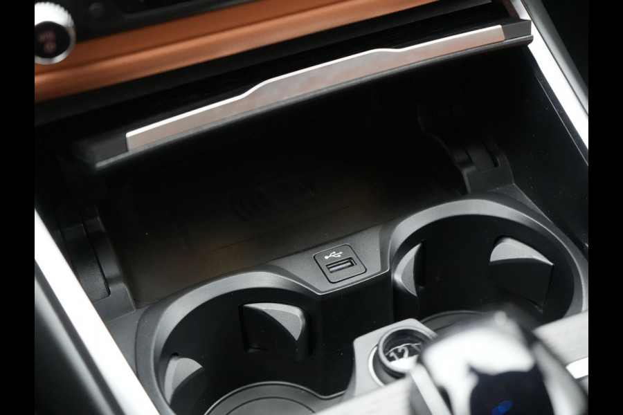 BMW 3 Serie Touring 330e M Sport Plug in Hybrid 293pk Dealer O.H PHEV | Trekhaak Af Fabriek | Laser LED | Head Up | Adaptive Cruise | Apple Carplay | Keyless | Lederen Sportstoelen Verwarmd | Camera | Virtual | Navigatie | DAB | 19"L.M |