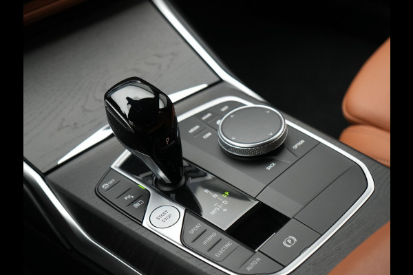 BMW 3 Serie Touring 330e M Sport Plug in Hybrid 293pk Dealer O.H PHEV | Trekhaak Af Fabriek | Laser LED | Head Up | Adaptive Cruise | Apple Carplay | Keyless | Lederen Sportstoelen Verwarmd | Camera | Virtual | Navigatie | DAB | 19"L.M |
