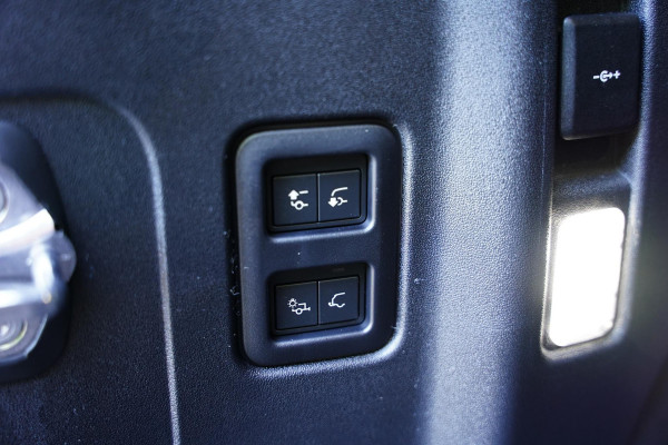 Land Rover Defender 110 P 300 E 110 X-Dynamic HSE NIEUW MODELJAAR  2026