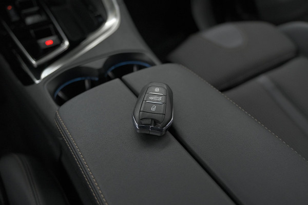 Peugeot 3008 1.2 Hybrid 136 GT | 360 Camera | Adaptieve Cruise Control | Elektronische Kofferklep | Navigatie