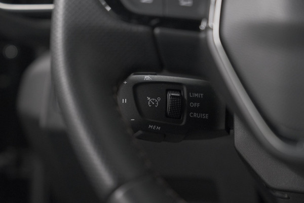 Peugeot 3008 1.2 Hybrid 136 GT | 360 Camera | Adaptieve Cruise Control | Elektronische Kofferklep | Navigatie