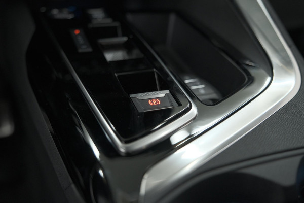 Peugeot 3008 1.2 Hybrid 136 GT | 360 Camera | Adaptieve Cruise Control | Elektronische Kofferklep | Navigatie
