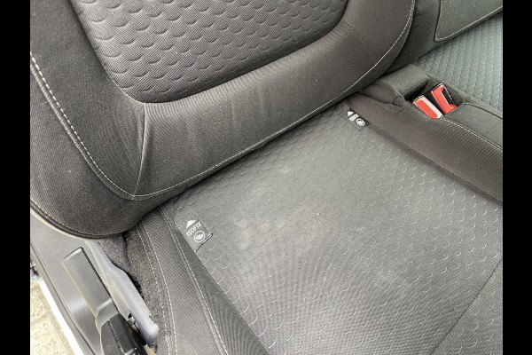 Opel Vivaro Combi 1.6 CDTI 125pk L2H1 BiTurbo ecoFLEX / 9 persoons / vaste prijs rijklaar € 21.950 incl btw bpm / euro 6 diesel / isofix / airco / cruise / navigatie / zilver metallic