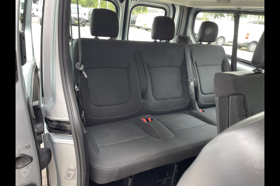 Opel Vivaro Combi 1.6 CDTI 125pk L2H1 BiTurbo ecoFLEX / 9 persoons / vaste prijs rijklaar € 21.950 incl btw bpm / euro 6 diesel / isofix / airco / cruise / navigatie / zilver metallic