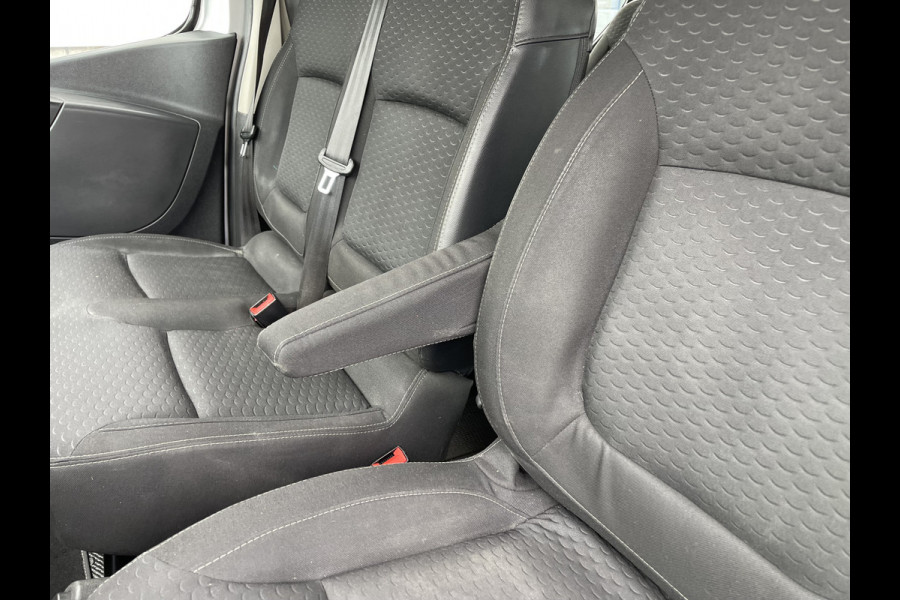 Opel Vivaro Combi 1.6 CDTI 125pk L2H1 BiTurbo ecoFLEX / 9 persoons / vaste prijs rijklaar € 21.950 incl btw bpm / euro 6 diesel / isofix / airco / cruise / navigatie / zilver metallic