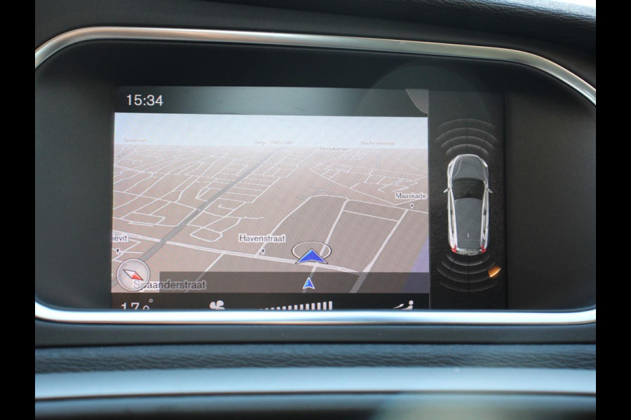 Volvo V40 1.5 T2 Momentum Airco Navigatie Parkeersensoren Radio Lichtmetalen velgen Elektrische ramen Bluetooth