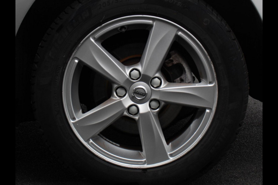 Volvo V40 1.5 T2 Momentum Airco Navigatie Parkeersensoren Radio Lichtmetalen velgen Elektrische ramen Bluetooth
