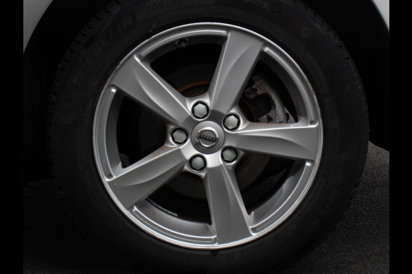 Volvo V40 1.5 T2 Momentum Airco Navigatie Parkeersensoren Radio Lichtmetalen velgen Elektrische ramen Bluetooth