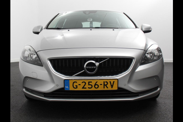 Volvo V40 1.5 T2 Momentum Airco Navigatie Parkeersensoren Radio Lichtmetalen velgen Elektrische ramen Bluetooth