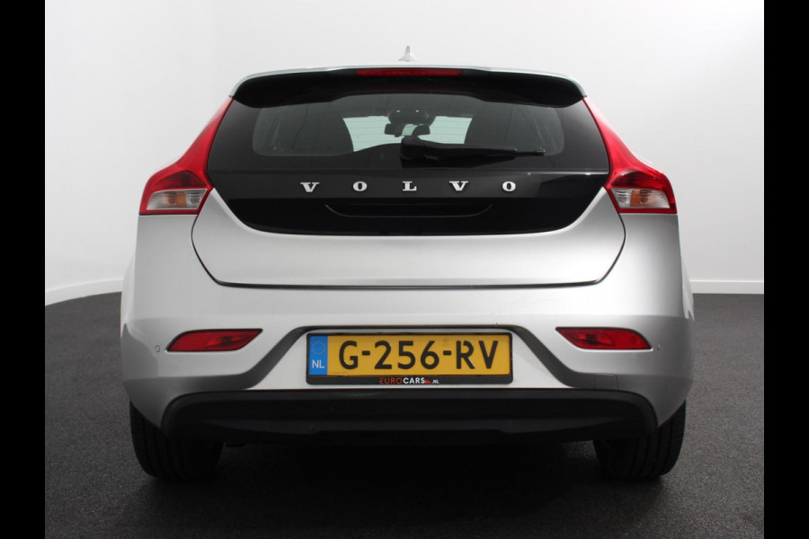 Volvo V40 1.5 T2 Momentum Airco Navigatie Parkeersensoren Radio Lichtmetalen velgen Elektrische ramen Bluetooth