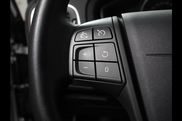 Volvo V40 1.5 T2 Momentum Airco Navigatie Parkeersensoren Radio Lichtmetalen velgen Elektrische ramen Bluetooth