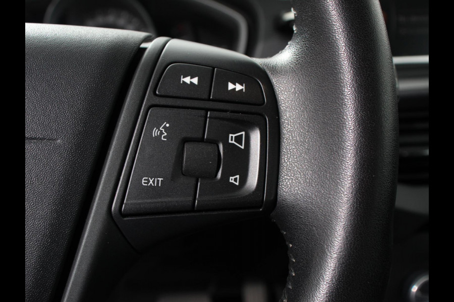 Volvo V40 1.5 T2 Momentum Airco Navigatie Parkeersensoren Radio Lichtmetalen velgen Elektrische ramen Bluetooth