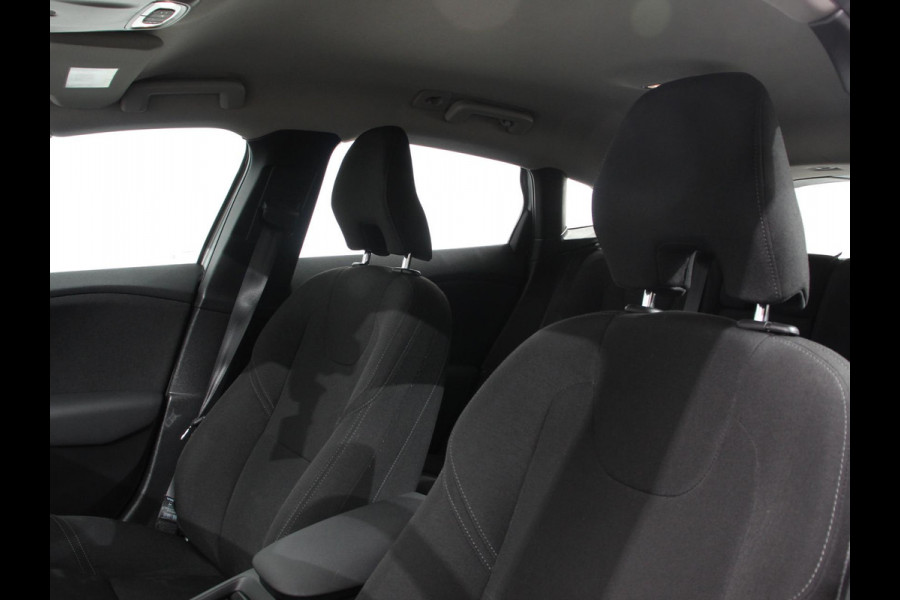 Volvo V40 1.5 T2 Momentum Airco Navigatie Parkeersensoren Radio Lichtmetalen velgen Elektrische ramen Bluetooth