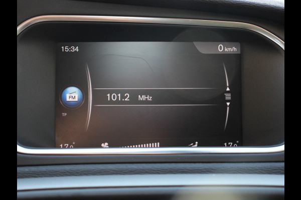 Volvo V40 1.5 T2 Momentum Airco Navigatie Parkeersensoren Radio Lichtmetalen velgen Elektrische ramen Bluetooth