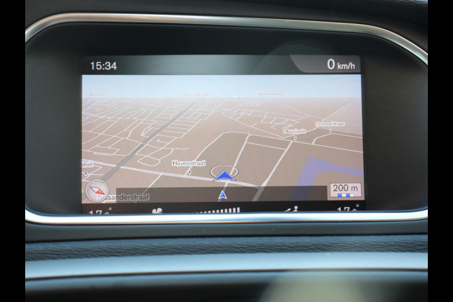 Volvo V40 1.5 T2 Momentum Airco Navigatie Parkeersensoren Radio Lichtmetalen velgen Elektrische ramen Bluetooth