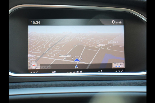Volvo V40 1.5 T2 Momentum Airco Navigatie Parkeersensoren Radio Lichtmetalen velgen Elektrische ramen Bluetooth