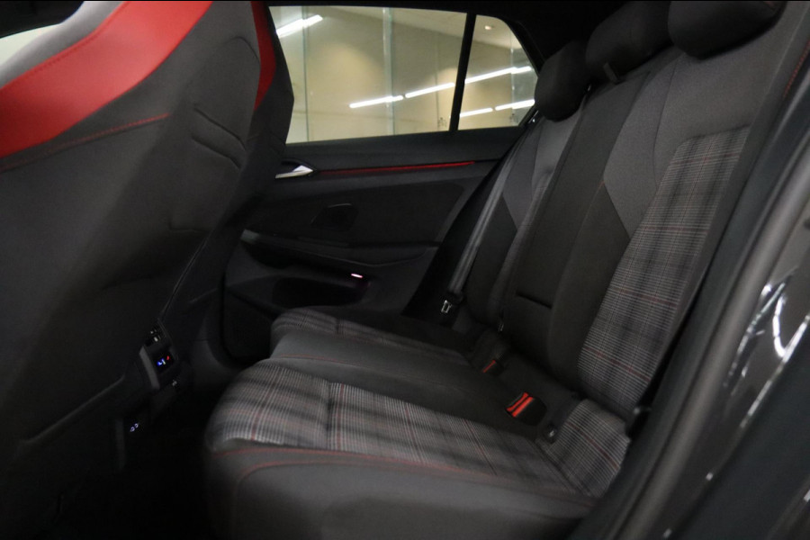 Volkswagen Golf 2.0 TSI GTI PANO / CARPLAY / H&K / CAM / VOL