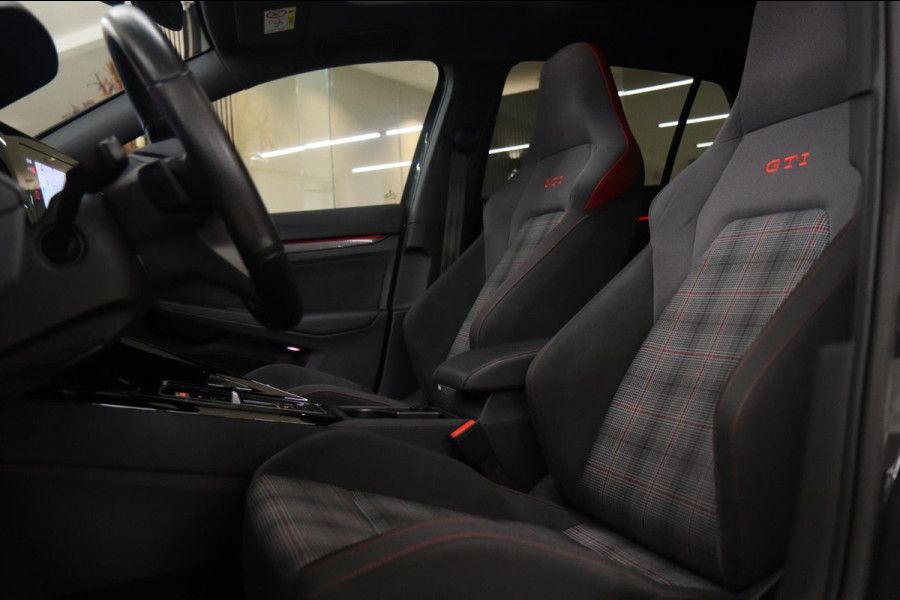 Volkswagen Golf 2.0 TSI GTI PANO / CARPLAY / H&K / CAM / VOL