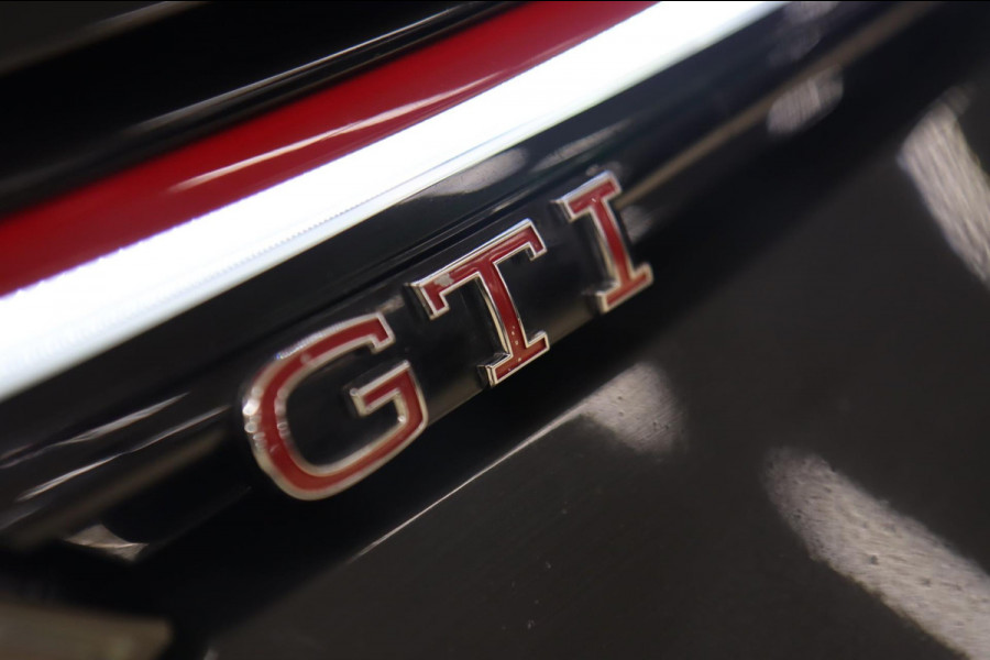 Volkswagen Golf 2.0 TSI GTI PANO / CARPLAY / H&K / CAM / VOL