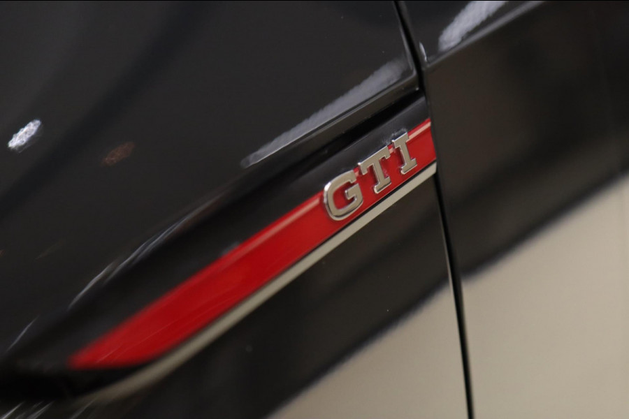 Volkswagen Golf 2.0 TSI GTI PANO / CARPLAY / H&K / CAM / VOL