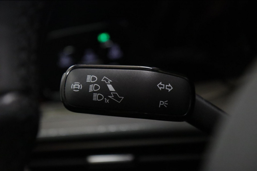 Volkswagen Golf 2.0 TSI GTI PANO / CARPLAY / H&K / CAM / VOL