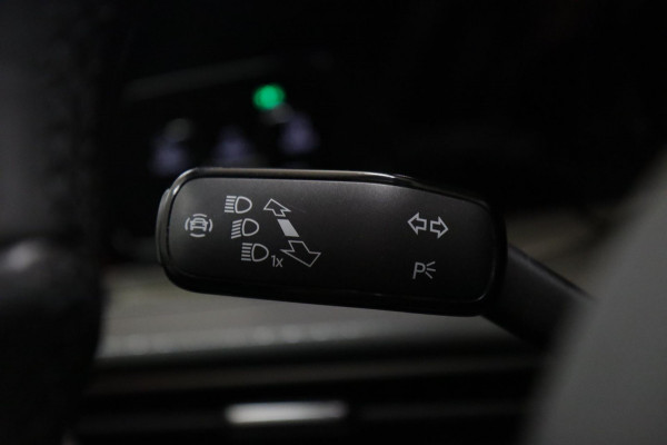 Volkswagen Golf 2.0 TSI GTI PANO / CARPLAY / H&K / CAM / VOL