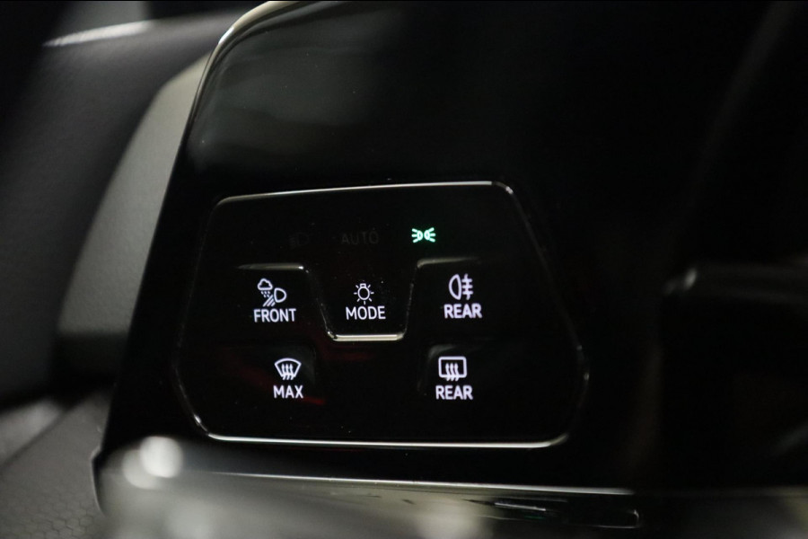 Volkswagen Golf 2.0 TSI GTI PANO / CARPLAY / H&K / CAM / VOL