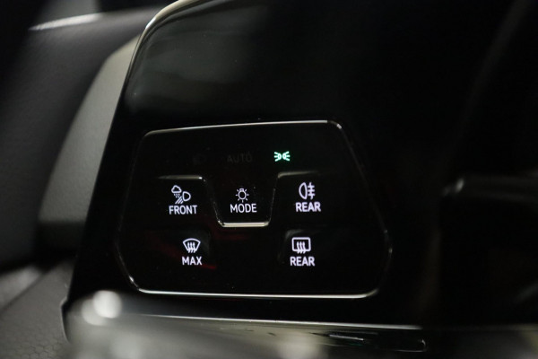 Volkswagen Golf 2.0 TSI GTI PANO / CARPLAY / H&K / CAM / VOL