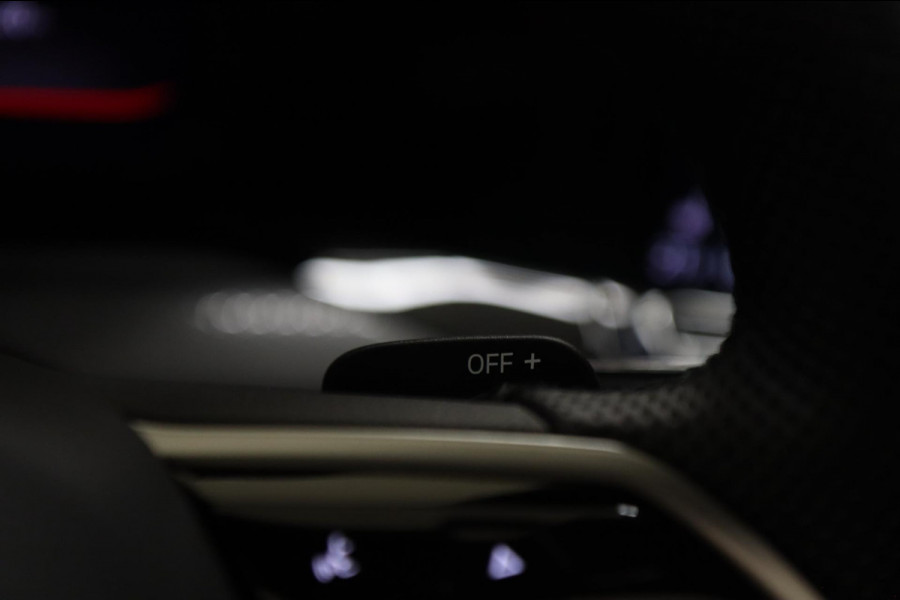 Volkswagen Golf 2.0 TSI GTI PANO / CARPLAY / H&K / CAM / VOL