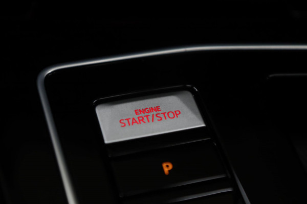 Volkswagen Golf 2.0 TSI GTI PANO / CARPLAY / H&K / CAM / VOL