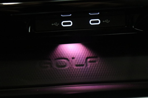Volkswagen Golf 2.0 TSI GTI PANO / CARPLAY / H&K / CAM / VOL