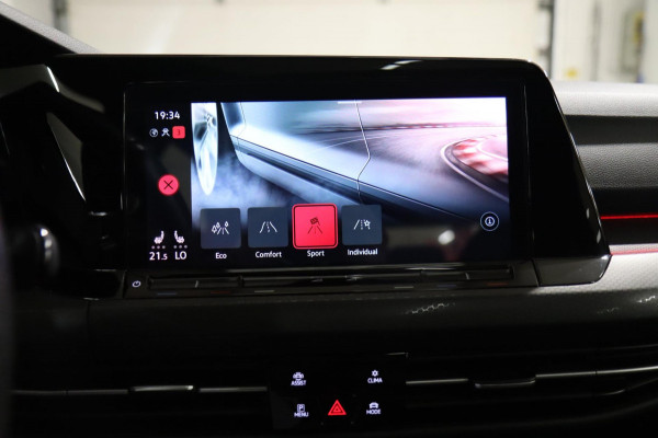 Volkswagen Golf 2.0 TSI GTI PANO / CARPLAY / H&K / CAM / VOL