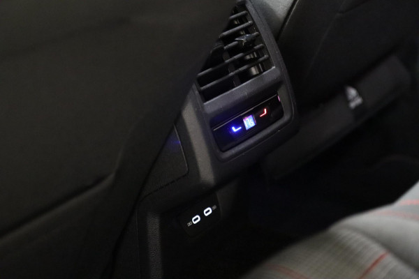 Volkswagen Golf 2.0 TSI GTI PANO / CARPLAY / H&K / CAM / VOL