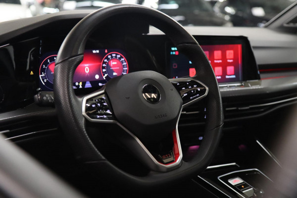 Volkswagen Golf 2.0 TSI GTI PANO / CARPLAY / H&K / CAM / VOL