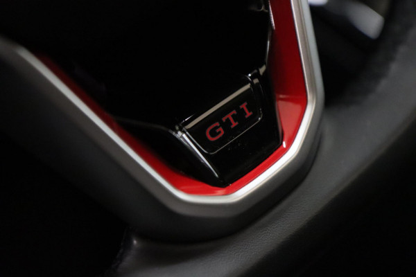 Volkswagen Golf 2.0 TSI GTI PANO / CARPLAY / H&K / CAM / VOL