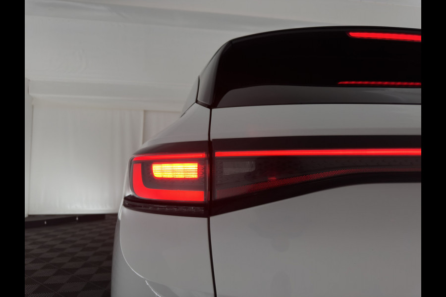 Volkswagen ID.4 First 77 kWh [ 3-Fase ] (INCL-BTW) *HEAT-PUMP | LEATHER-MICROFIBRE | FULL-LED | HEATED-COMFORTSEATS | DIGI-COCKPIT | AMBIENT-LIGHT | NAVI-FULLMAP | ECC | PDC | TOWBAR | PRIVACY-GLASS | CRUISE | CAMERA | CARPLAY | 20