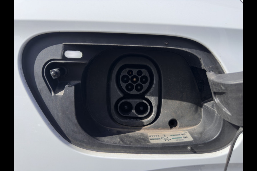 Volkswagen ID.4 First 77 kWh [ 3-Fase ] (INCL-BTW) *HEAT-PUMP | LEATHER-MICROFIBRE | FULL-LED | HEATED-COMFORTSEATS | DIGI-COCKPIT | AMBIENT-LIGHT | NAVI-FULLMAP | ECC | PDC | TOWBAR | PRIVACY-GLASS | CRUISE | CAMERA | CARPLAY | 20