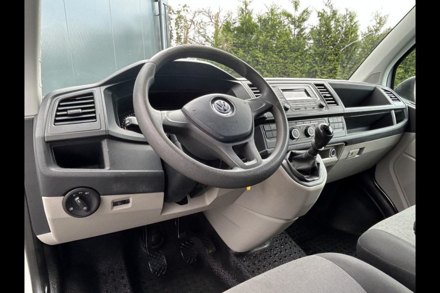 Volkswagen Transporter 2.0 TDI 102 PK / L2H1 / 1e EIG. / ALUCA INRICHTING / IMPERIAAL / TREKHAAK / AIRCO / CRUISE / BLUETOOTH / 3-ZITS