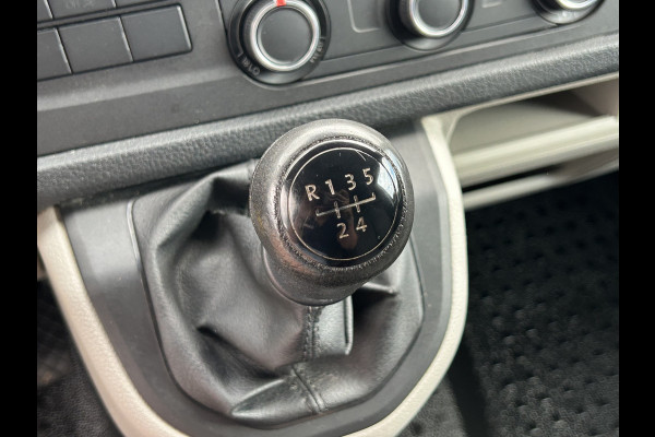 Volkswagen Transporter 2.0 TDI 102 PK / L2H1 / 1e EIG. / ALUCA INRICHTING / IMPERIAAL / TREKHAAK / AIRCO / CRUISE / BLUETOOTH / 3-ZITS