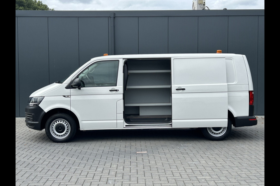 Volkswagen Transporter 2.0 TDI 150 PK / L2H1 / 1e EIG. / AIRCO / NAVI / 2X SCHUIFDEUR / 3-ZITS / TREKHAAK / INRICHTING / CAMERA / BLUETOOTH