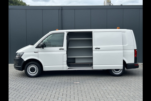 Volkswagen Transporter 2.0 TDI 150 PK / L2H1 / 1e EIG. / AIRCO / NAVI / 2X SCHUIFDEUR / 3-ZITS / TREKHAAK / INRICHTING / CAMERA / BLUETOOTH
