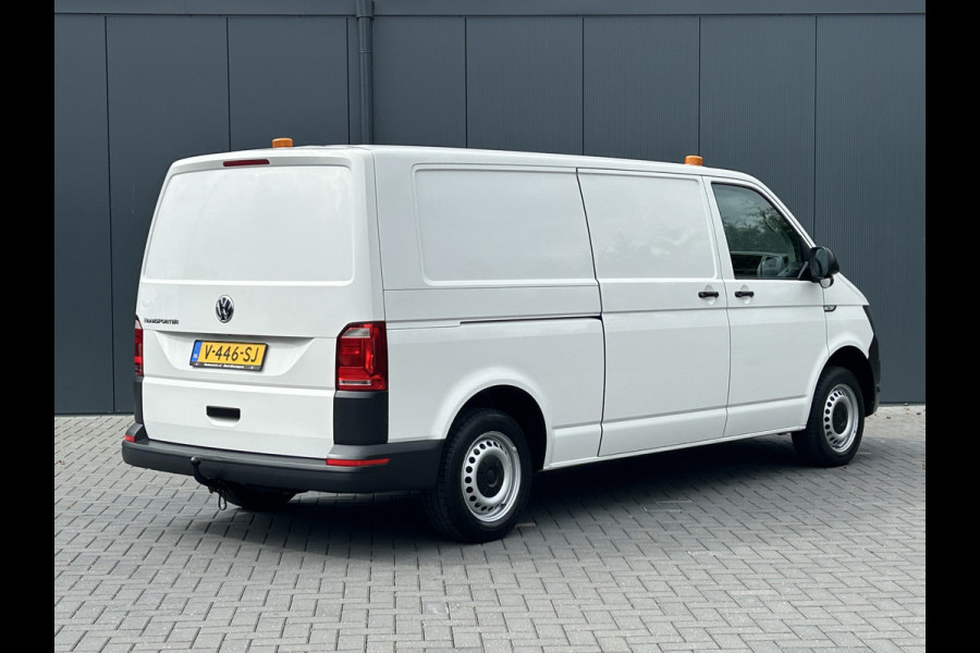 Volkswagen Transporter 2.0 TDI 150 PK / L2H1 / 1e EIG. / AIRCO / NAVI / 2X SCHUIFDEUR / 3-ZITS / TREKHAAK / INRICHTING / CAMERA / BLUETOOTH