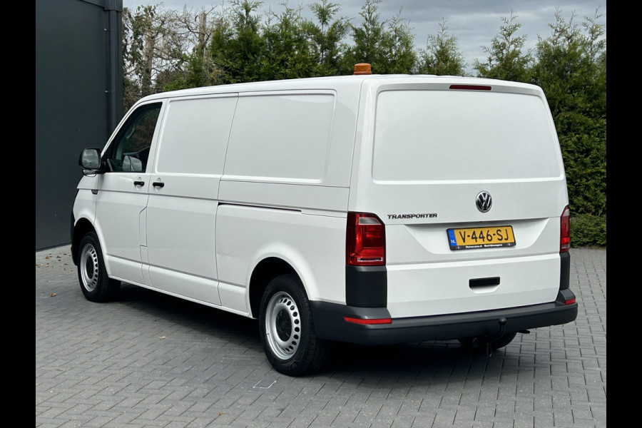 Volkswagen Transporter 2.0 TDI 150 PK / L2H1 / 1e EIG. / AIRCO / NAVI / 2X SCHUIFDEUR / 3-ZITS / TREKHAAK / INRICHTING / CAMERA / BLUETOOTH